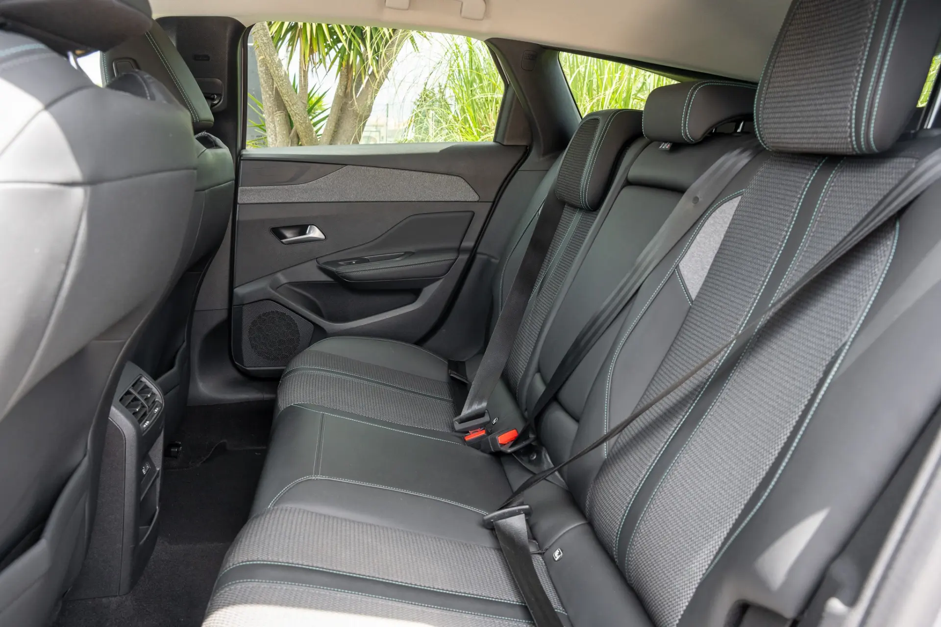 Peugeot 308 SW 1.6 Hybrid Allure e-EAT8 26