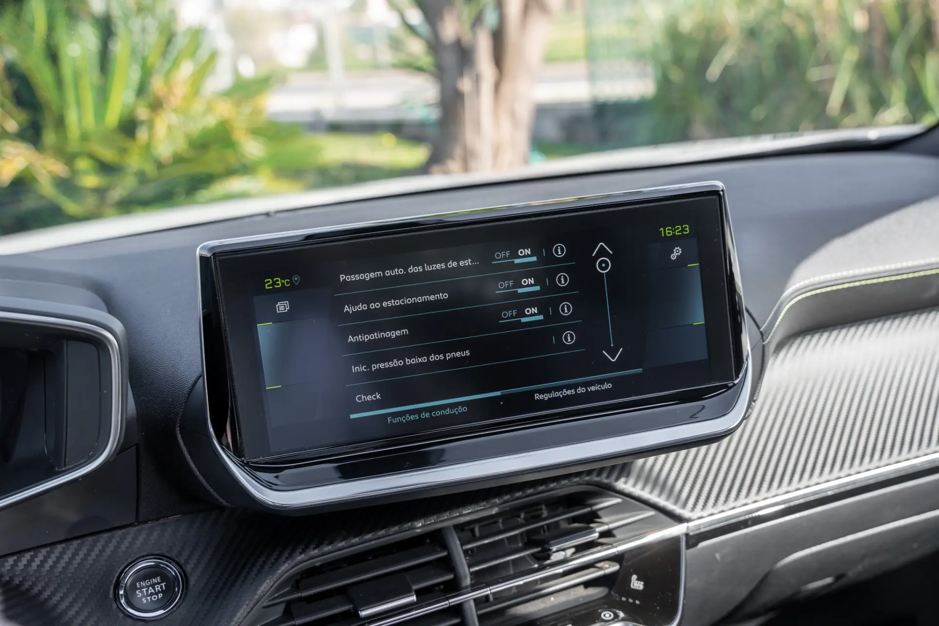 Peugeot e-2008 50 kWh GT 13