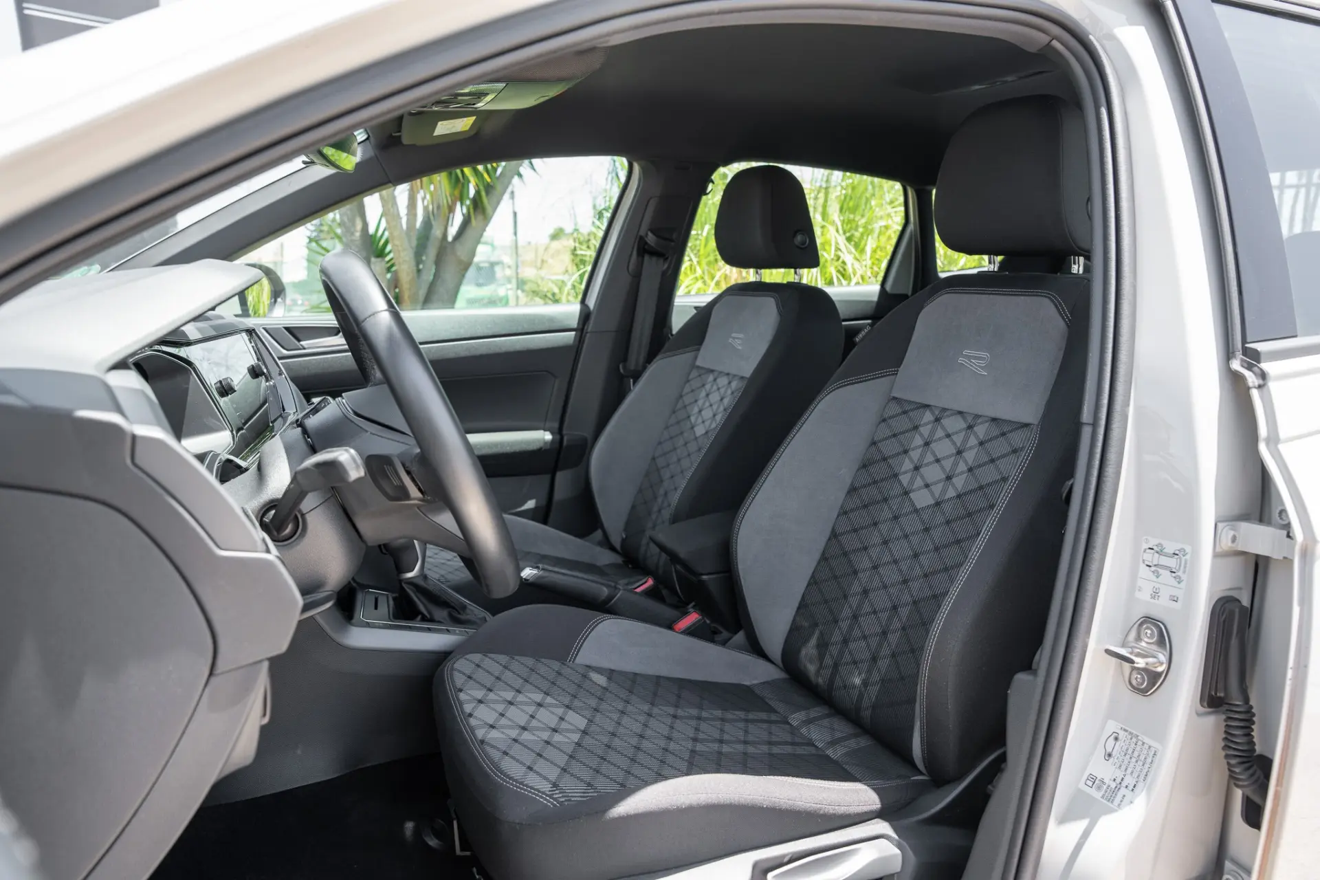 Volkswagen Taigo 1.0 TSI OPF DSG R-Line 19
