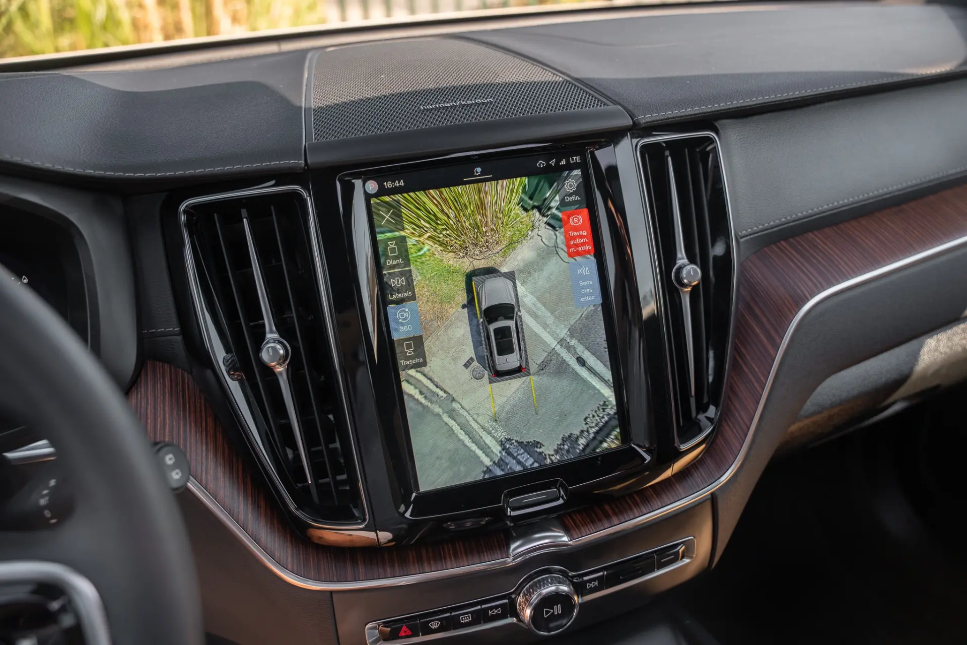 Volvo XC 60 T8 AWD Recharge Ultimate Bright 18