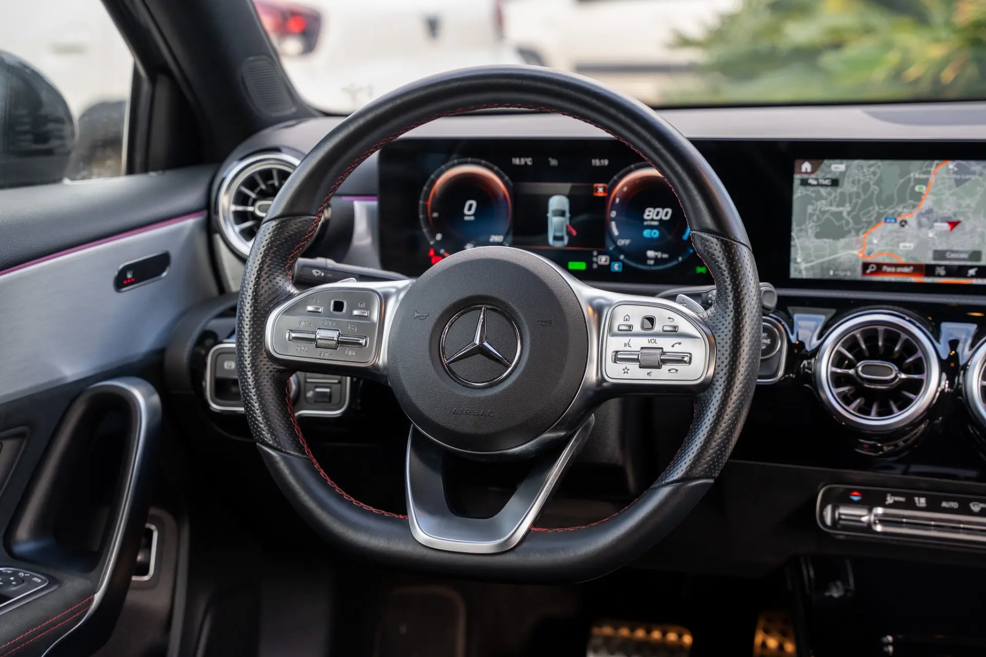 Mercedes-Benz A 250 Limousine e AMG Line 7