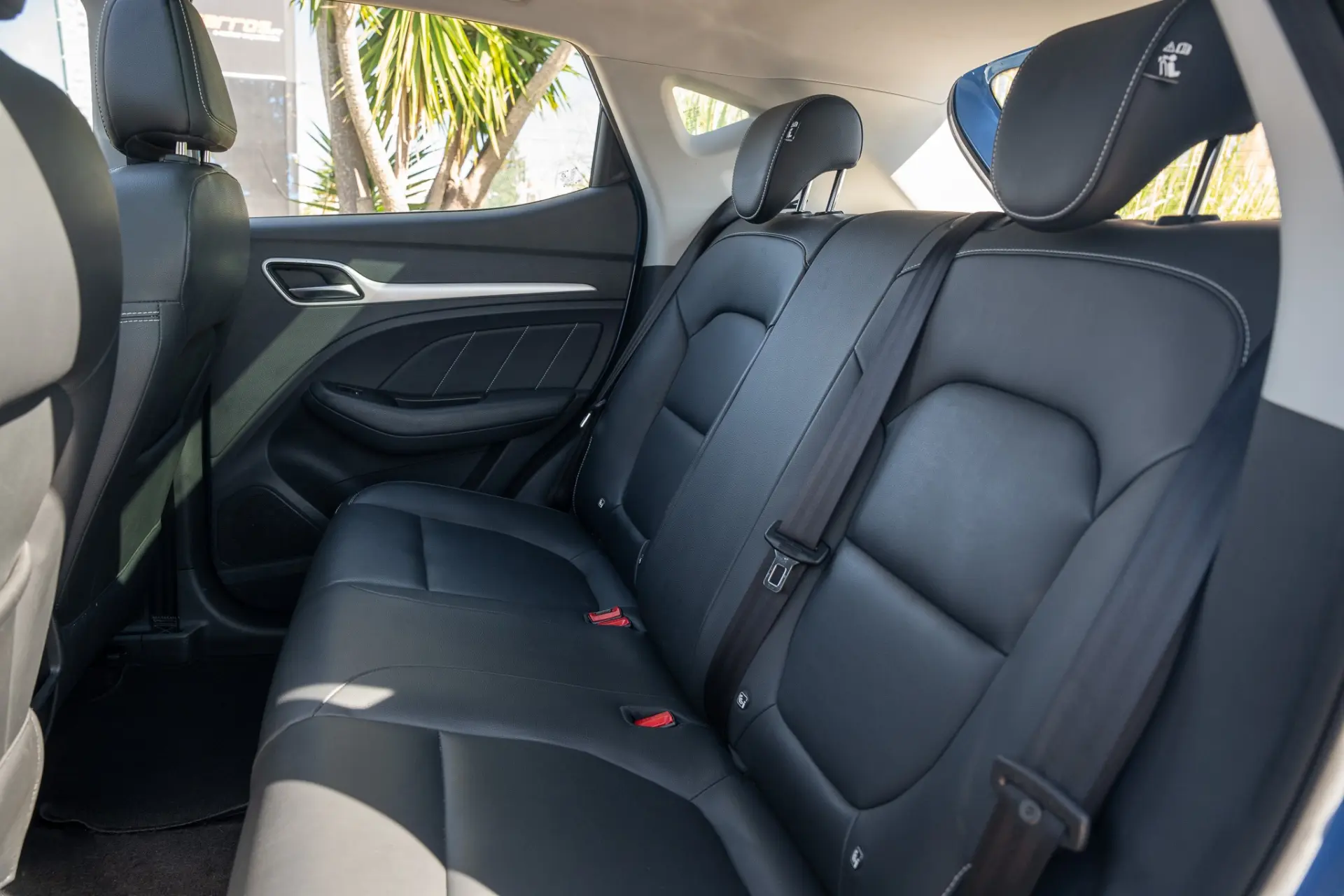 MG ZS EV 44.5 kWh Luxury 23