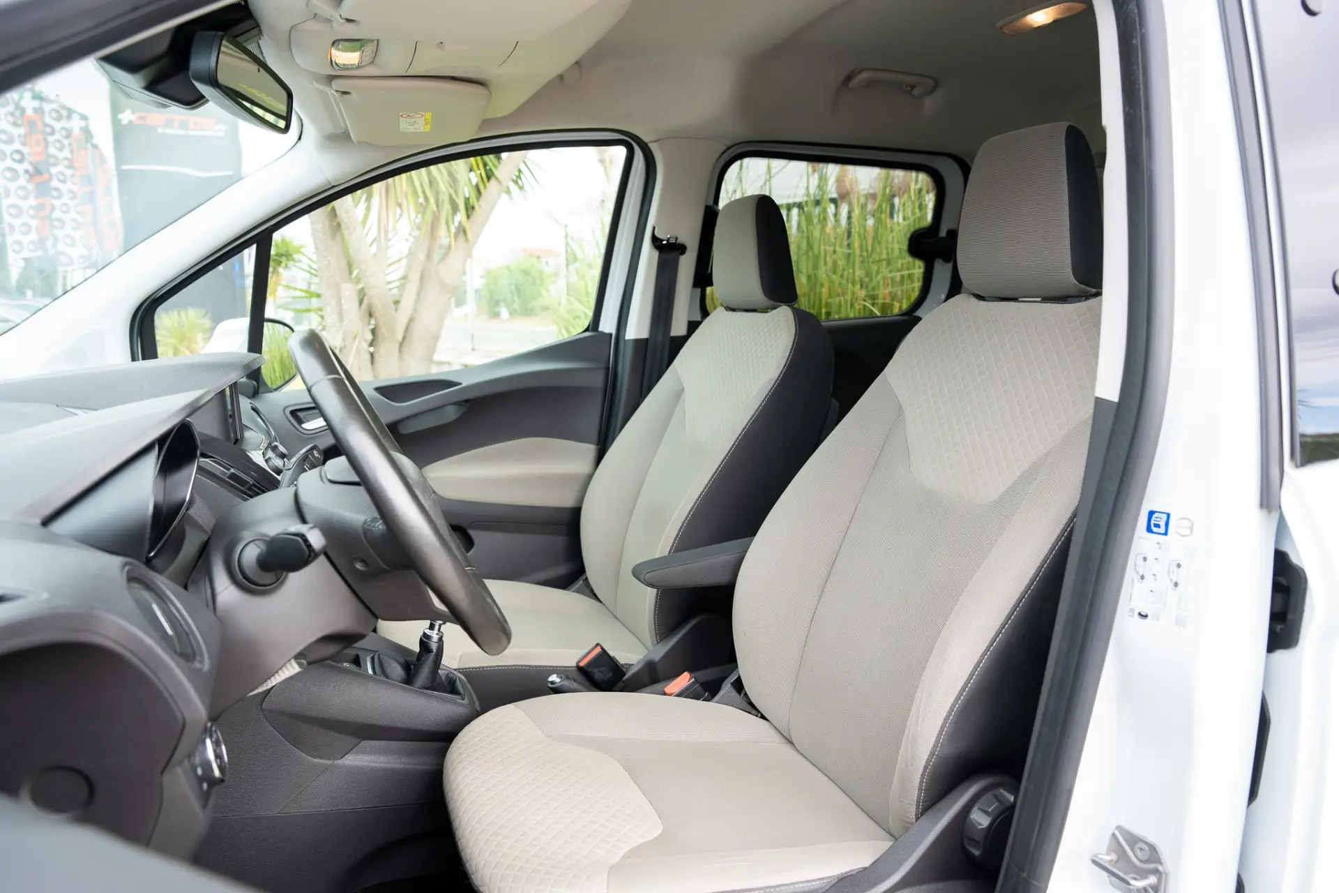 Ford Tourneo Courier 1.0 EcoBoost Ambiente 14