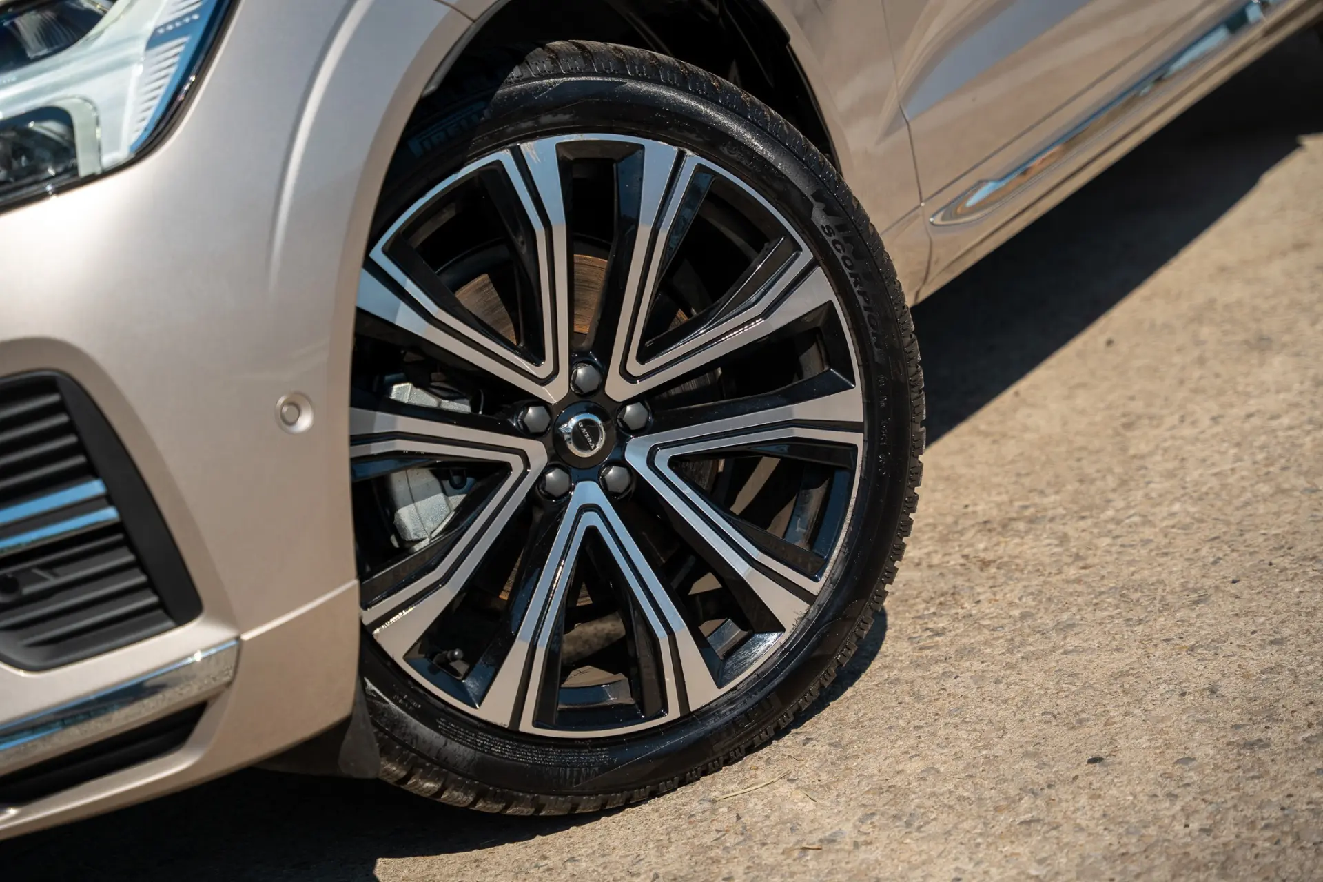 Volvo XC 60 T8 AWD Recharge Ultimate Bright 4