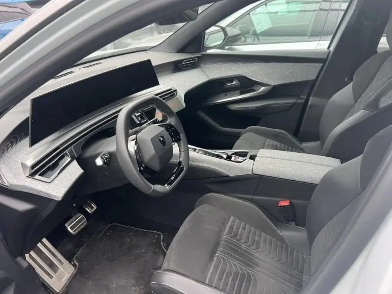 Peugeot E-3008 73 kWh GT 13