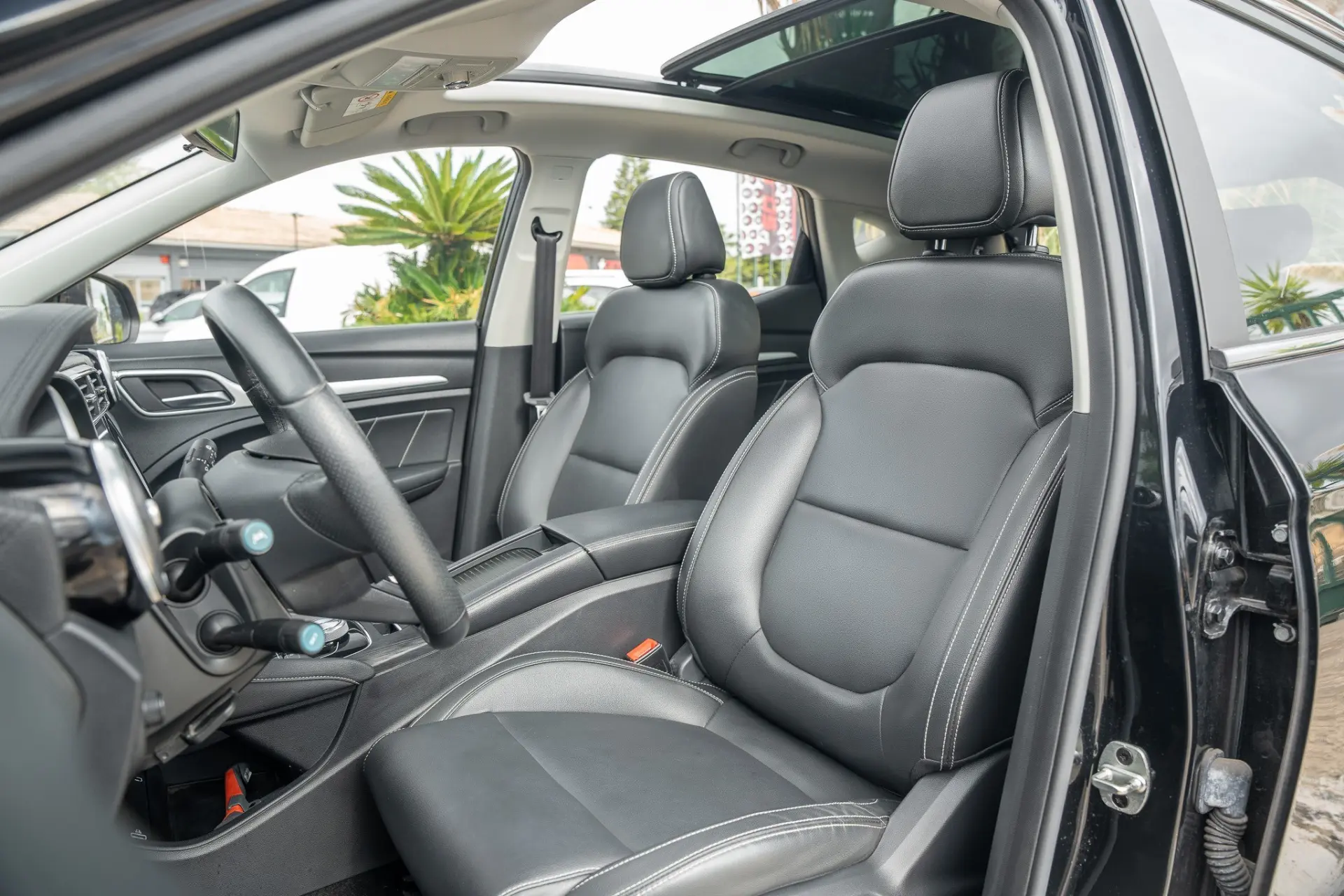 MG ZS Luxury 18
