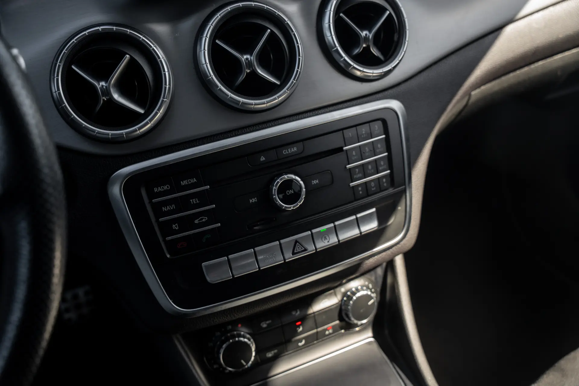 Mercedes-Benz CLA 200 d 7G-DCT AMG Line 14
