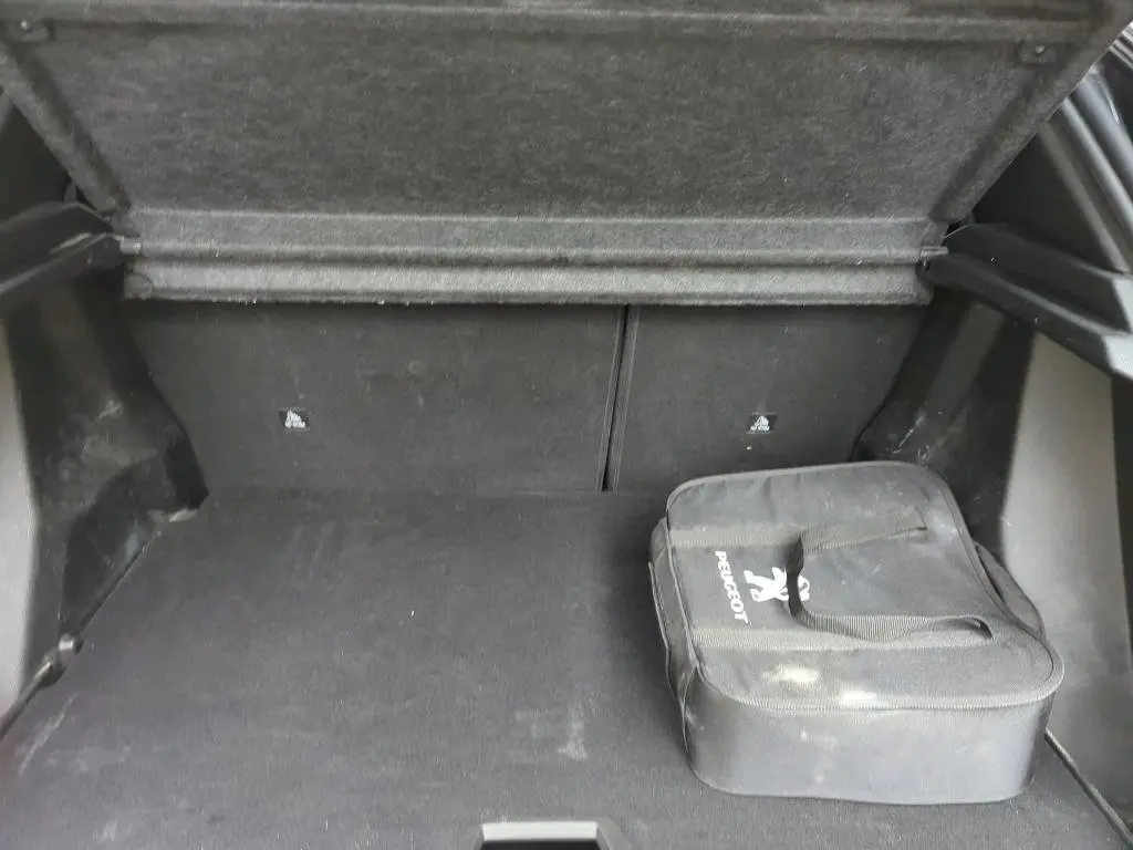 Peugeot e-2008 50 kWh GT 12