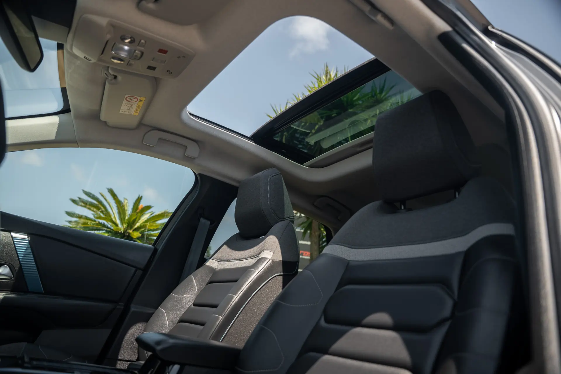 Citroen e-C4 X Shine 27