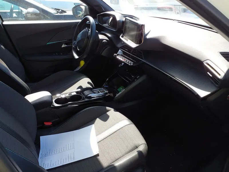 Peugeot e-2008 Allure Pack 9