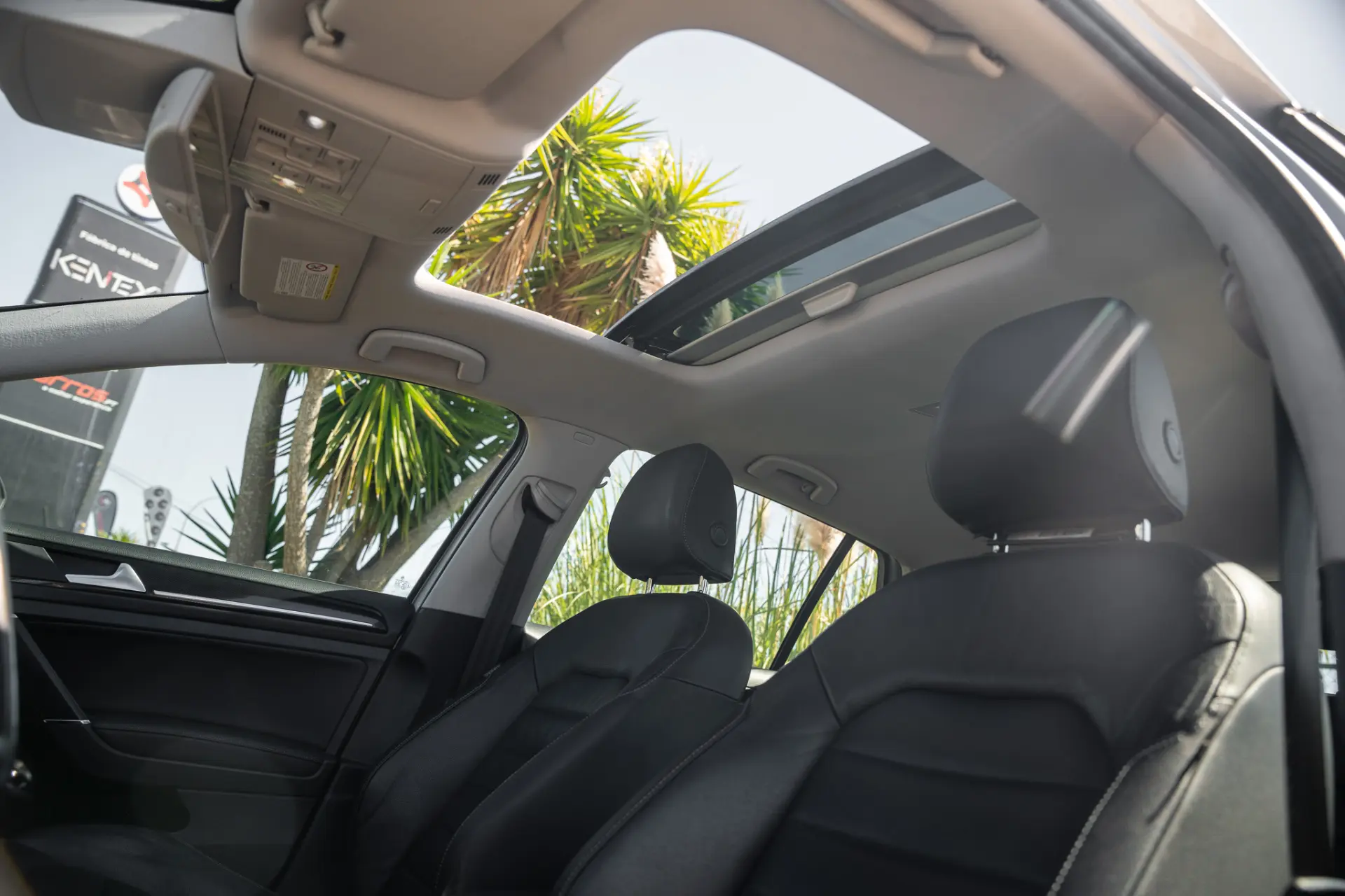 Volkswagen Golf 1.6 TDi Highline 16