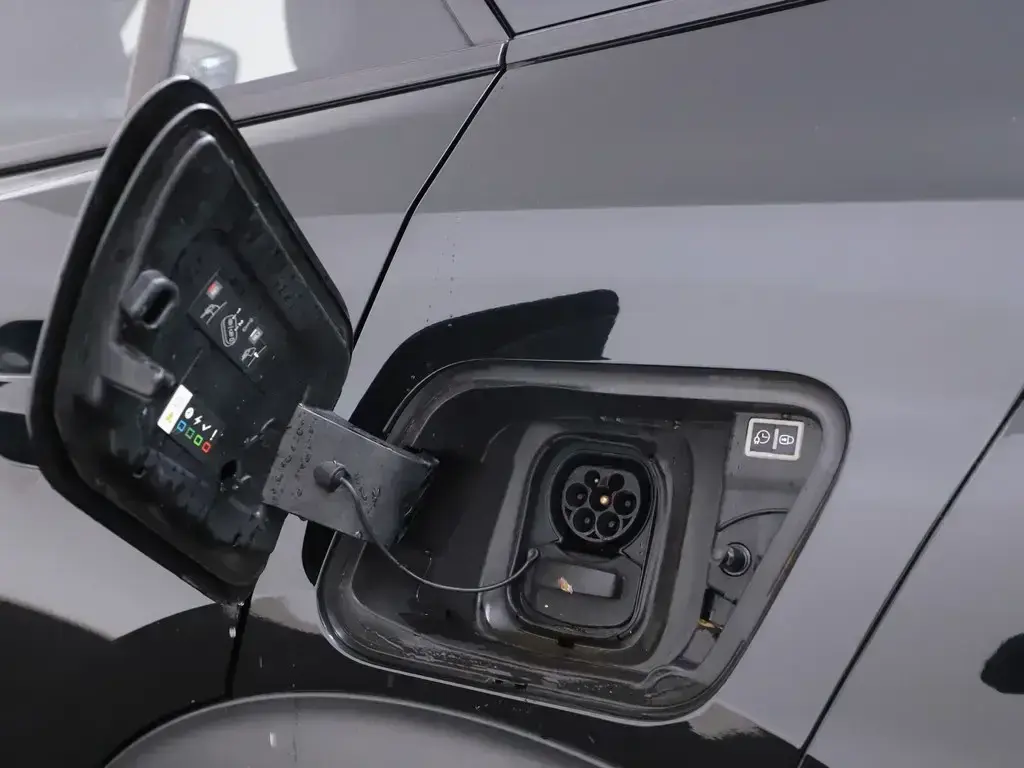 Peugeot e-2008 50 kWh Allure 7