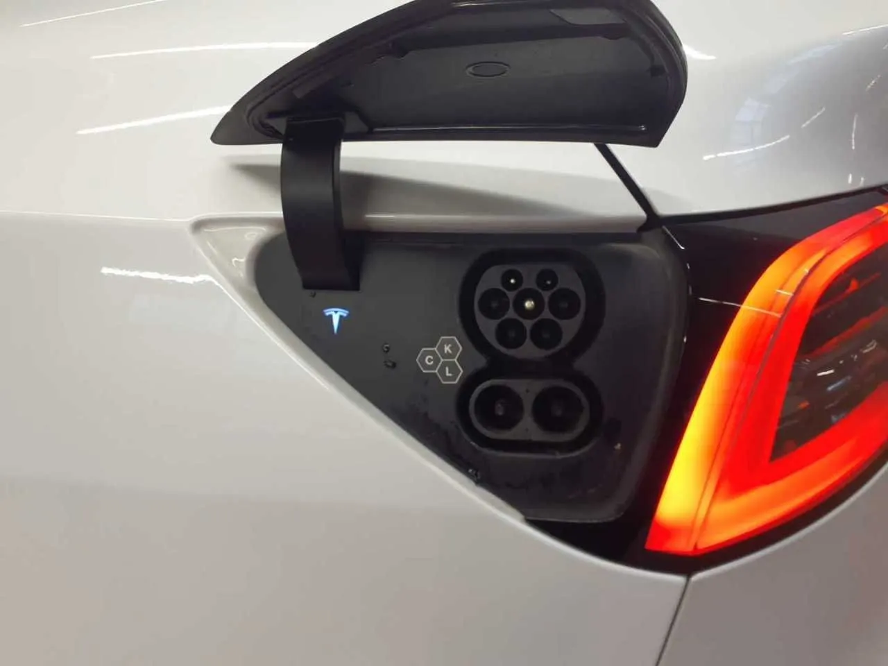 Tesla Model Y Long Range Tração Traseira 6