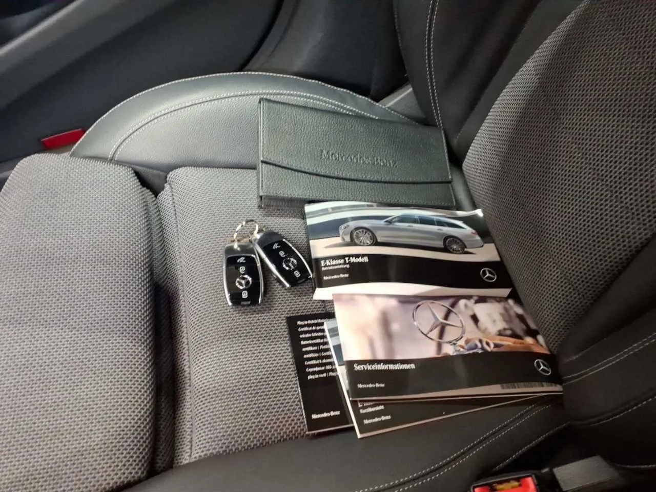 Mercedes-Benz E 300 de Avantgarde 4Matic 11