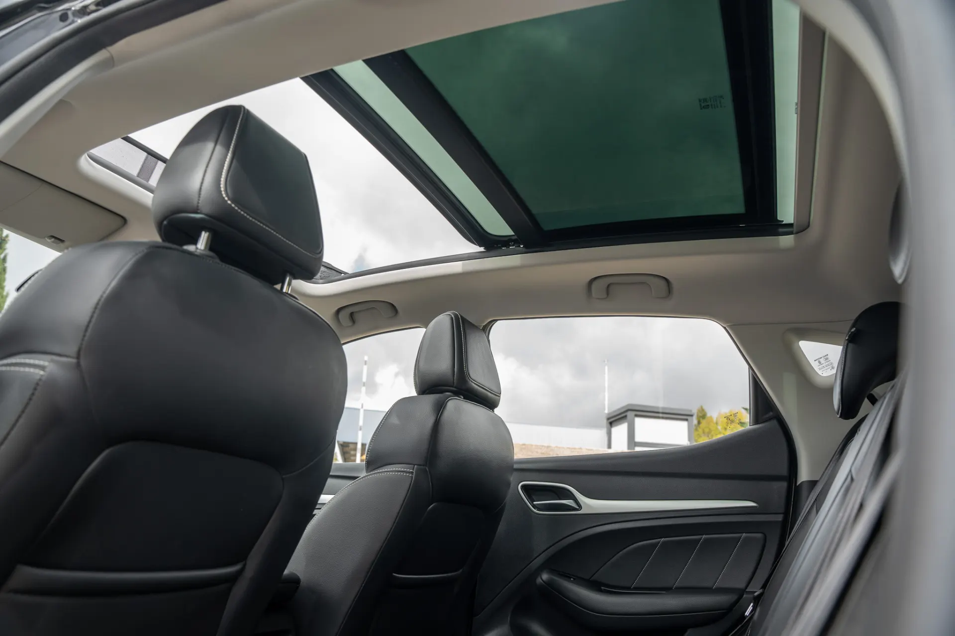 MG ZS EV 44.5 kWh Luxury 17