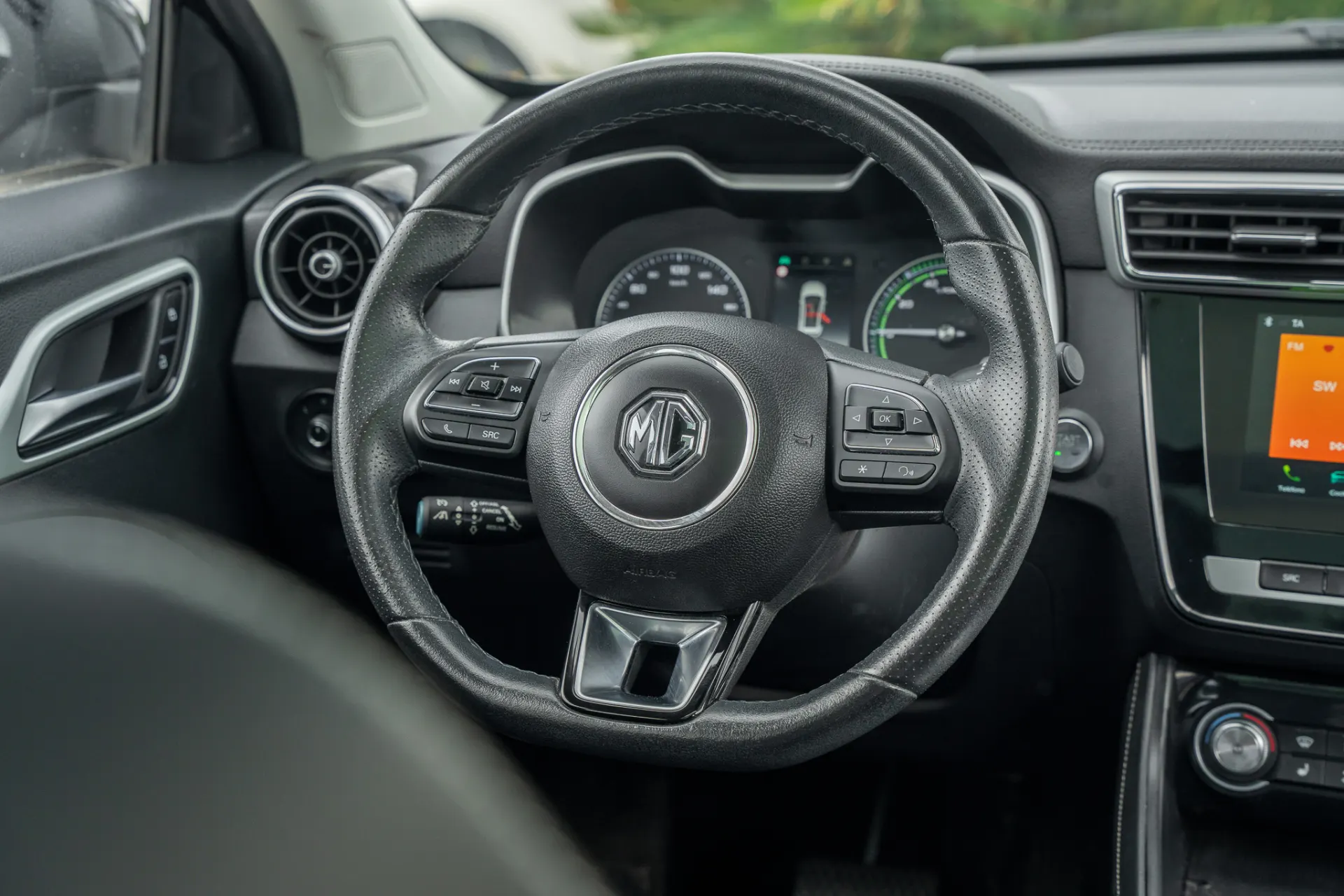 MG ZS EV 44.5 kWh Luxury 8