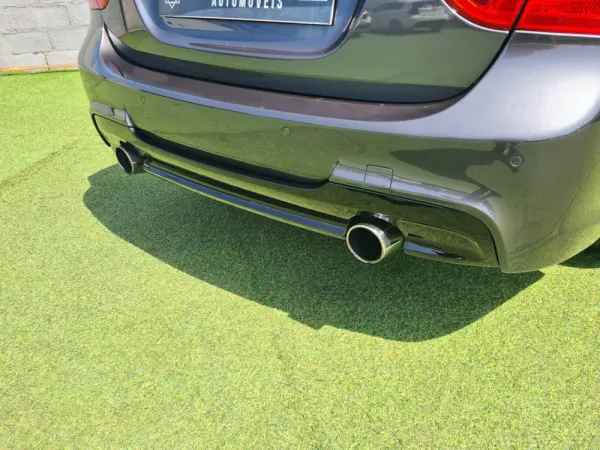BMW 318 d Pack M 13