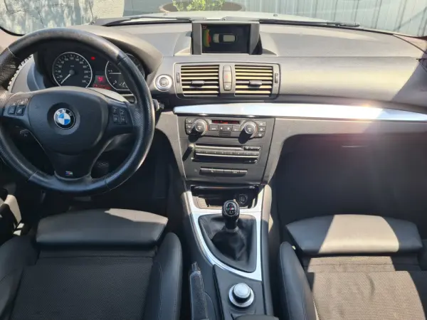 BMW 118 d Pack M 6