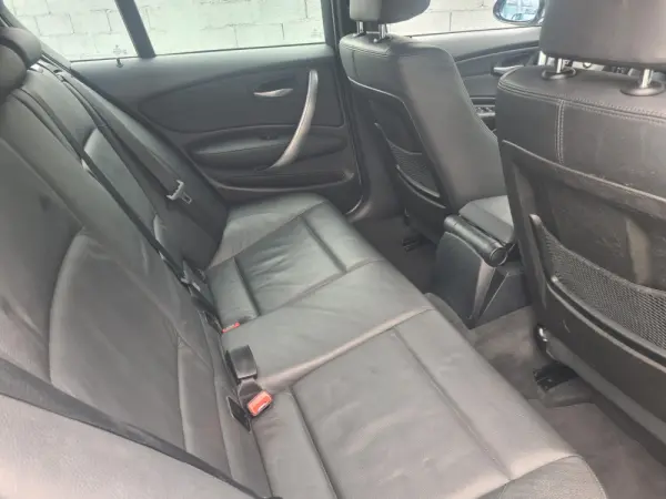BMW 118 d Pack M 8
