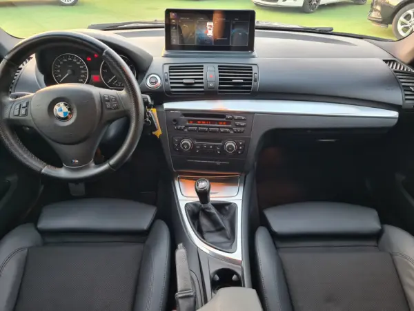 BMW 118 d Pack M 6
