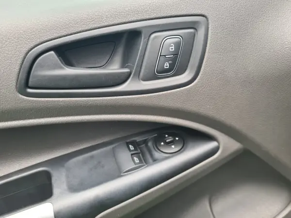 Ford Transit Connect 9