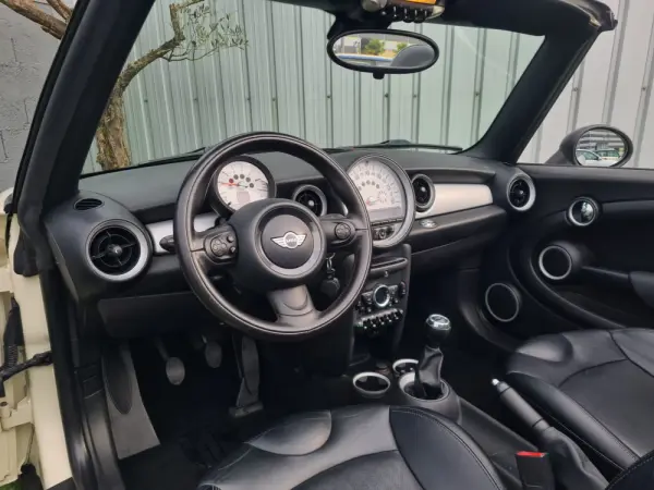 MINI Cabrio Cooper D 9