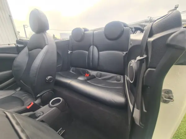 MINI Cabrio Cooper D 11