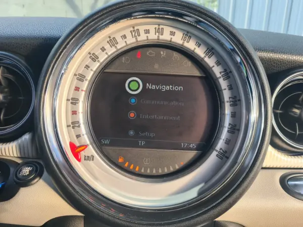 MINI 3 Portas Cooper 50 CAMDEN 7