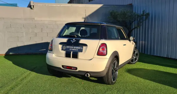 MINI 3 Portas One D 4