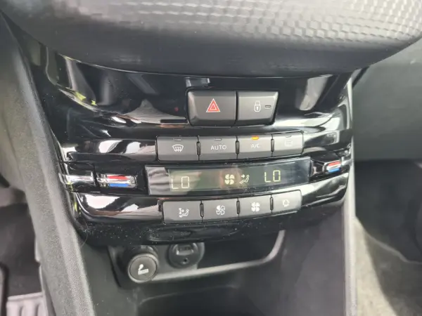 Peugeot 2008 1.6 BlueHDi Allure 11