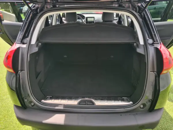 Peugeot 2008 1.6 BlueHDi Allure 13