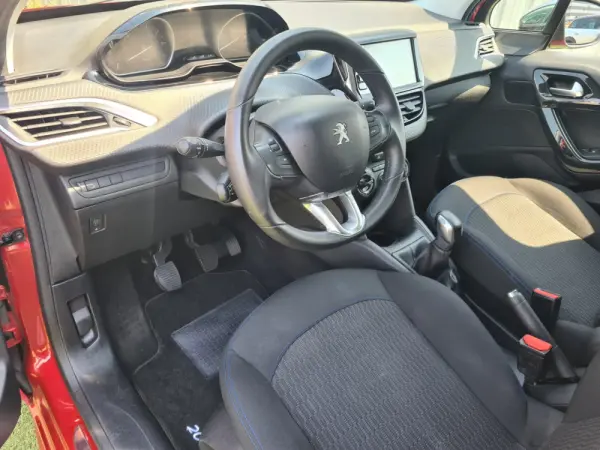 Peugeot 208 1.2 PureTech Style 5