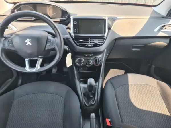 Peugeot 208 1.2 PureTech Style 7