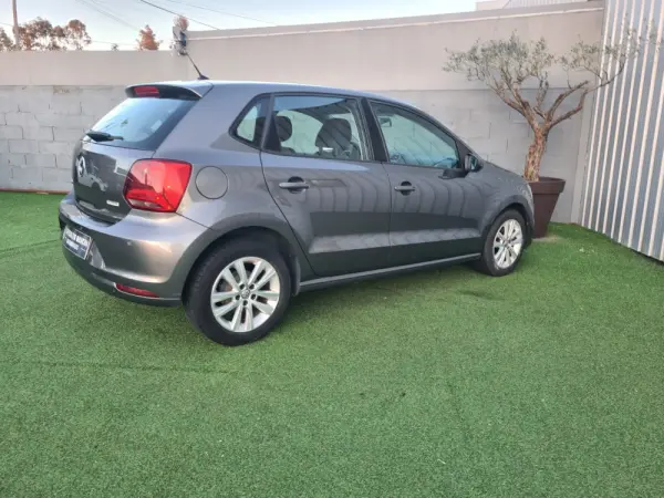 Volkswagen Polo 1.0 Confortline 3