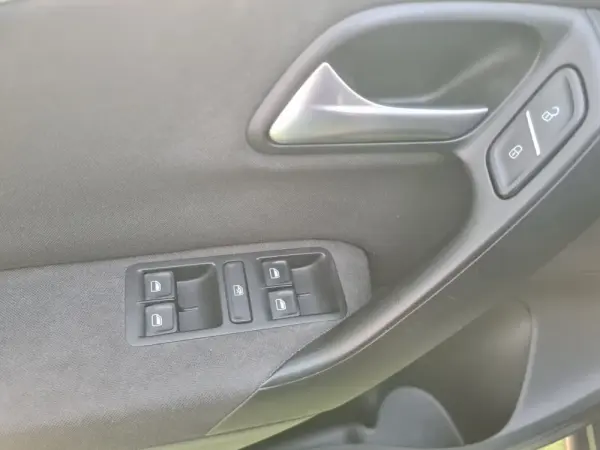 Volkswagen Polo 1.0 Confortline 8