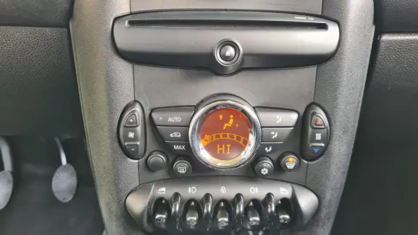 MINI 3 Portas Cooper D 6
