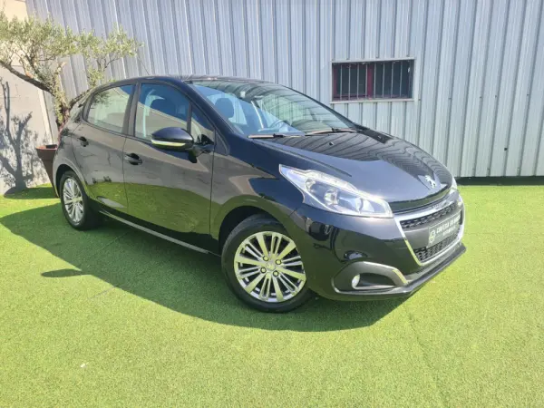 Peugeot 208 1.2 PureTech Signature 2