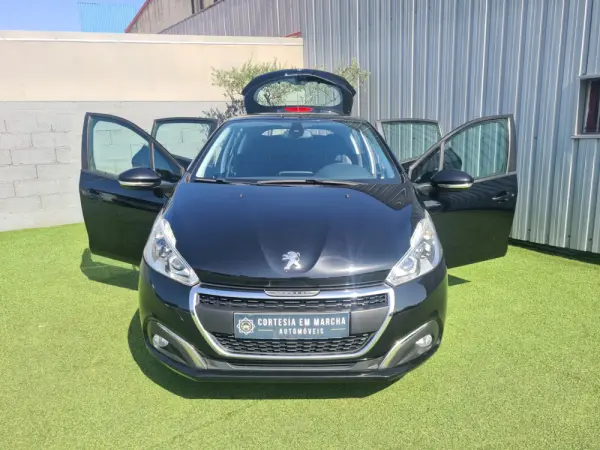 Peugeot 208 1.2 PureTech Signature 12