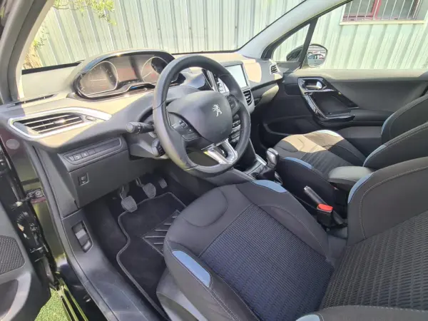 Peugeot 208 1.2 PureTech Active 5
