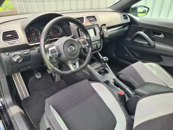 Volkswagen Scirocco 2.0 TDi R-Line 6