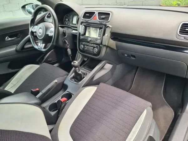 Volkswagen Scirocco 2.0 TDi R-Line 7