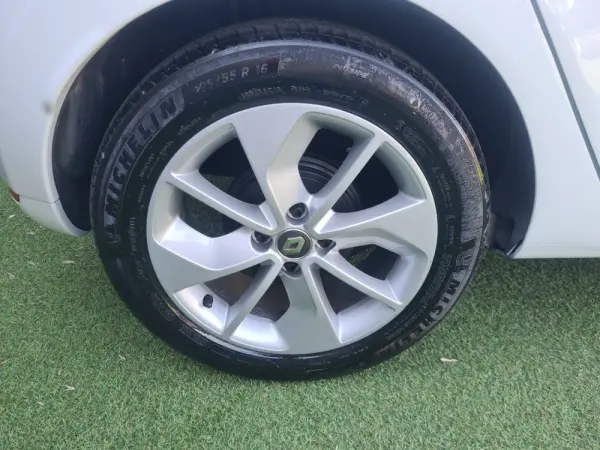 Renault Clio 0.9 TCE Limited 12