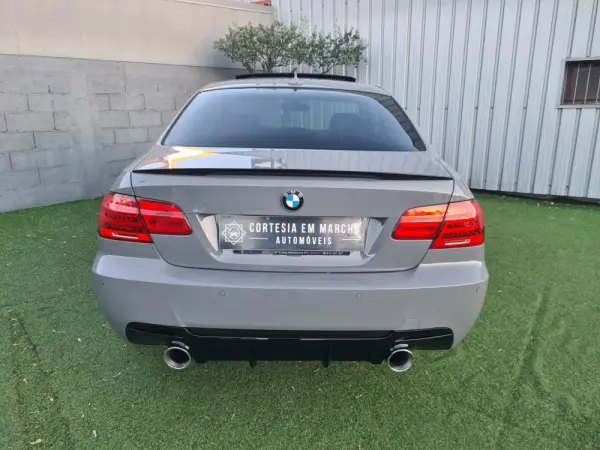 BMW 320 d Coupe Edição M 13