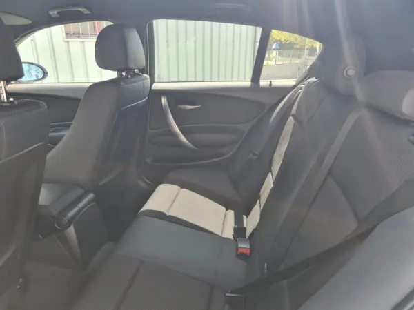 BMW 118 d Pack M 8