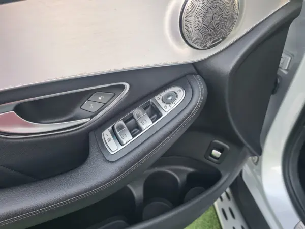 Mercedes-Benz GLC 350 e Coupé AMG Line 4-Matic 10