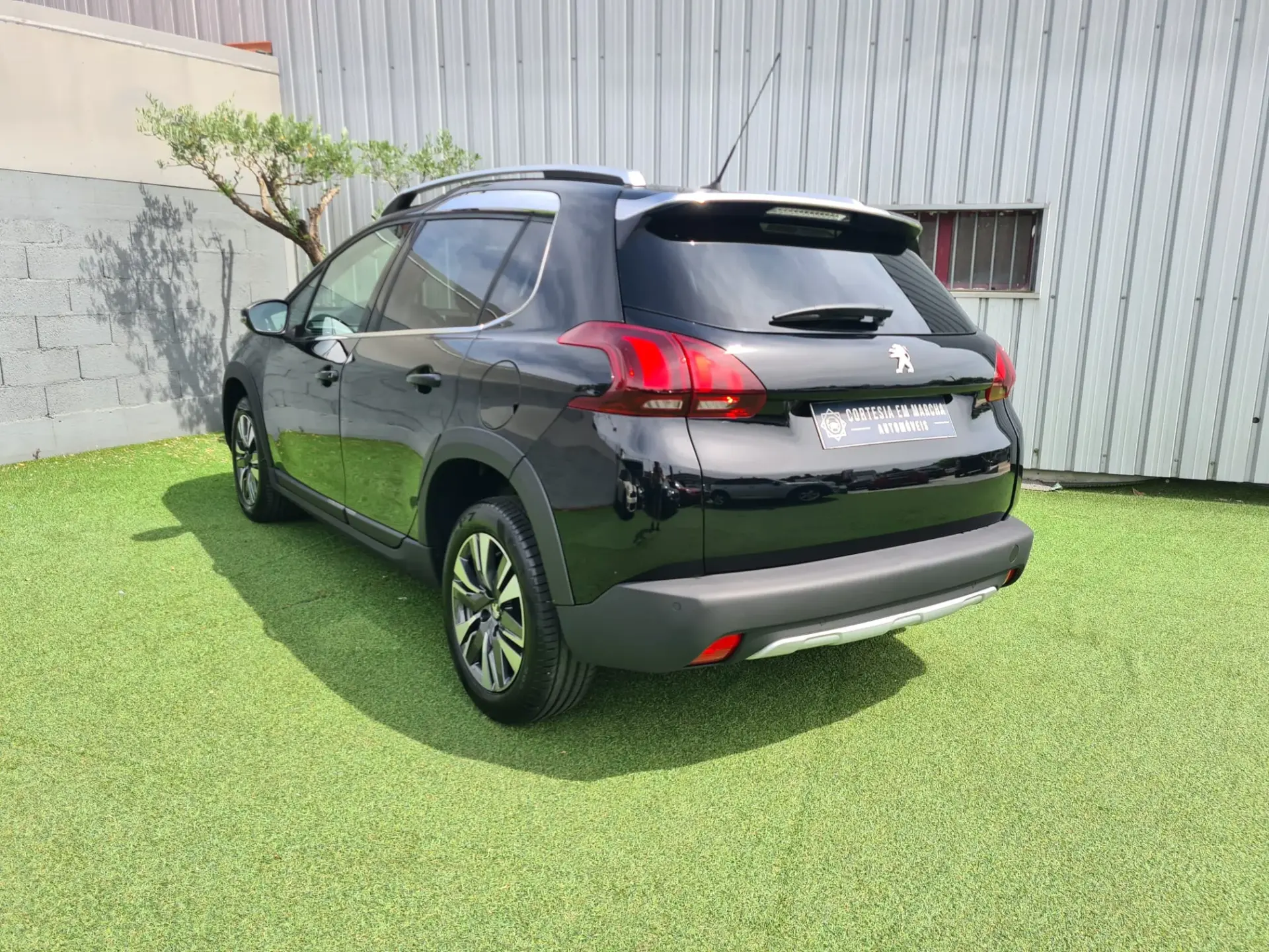 Peugeot 2008 1.6 BlueHDi Allure 4