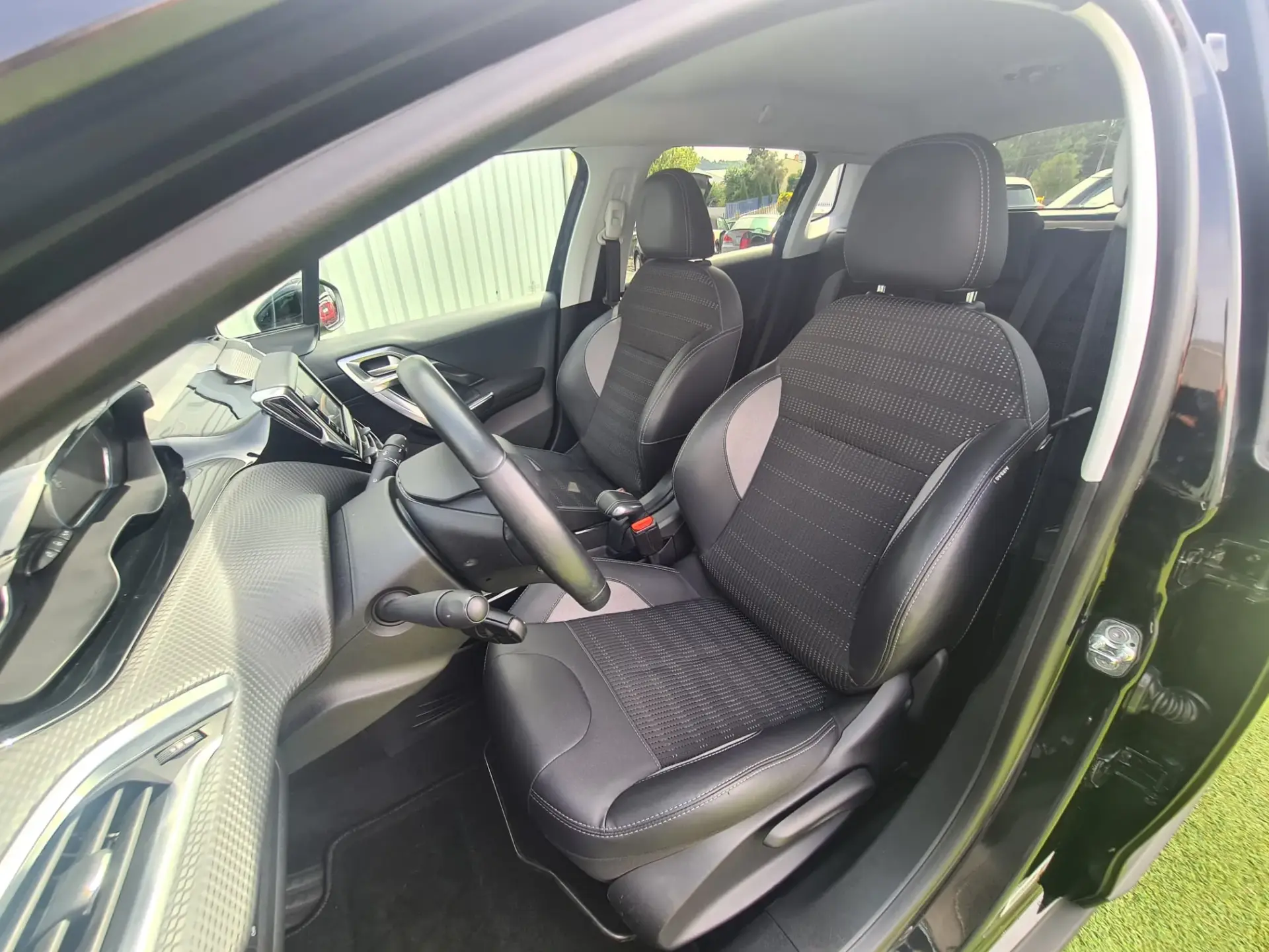 Peugeot 2008 1.6 BlueHDi Allure 8