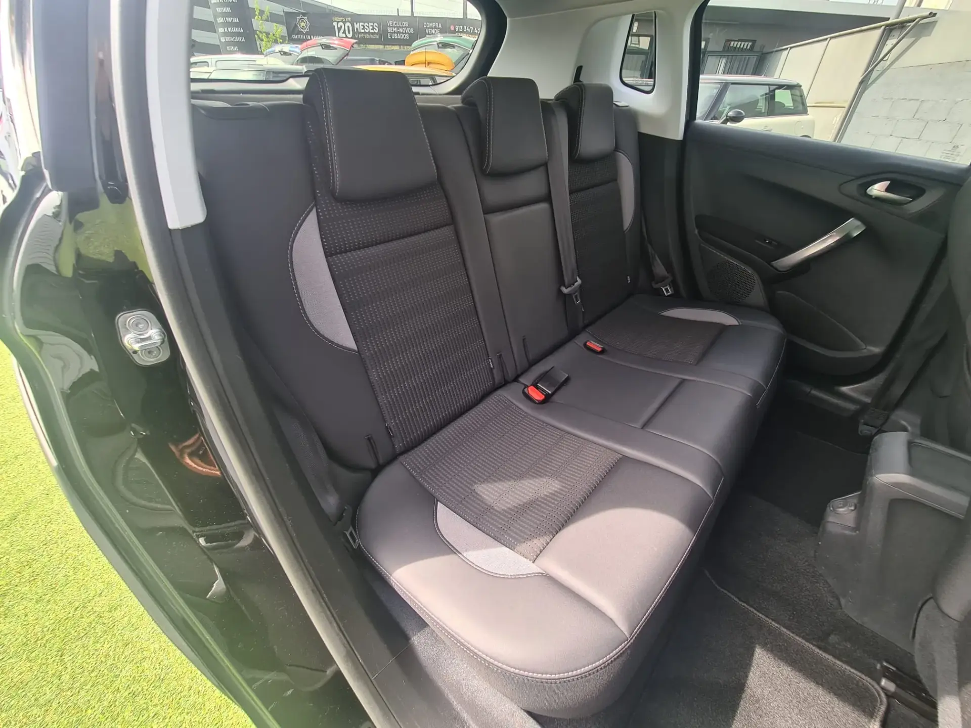 Peugeot 2008 1.6 BlueHDi Allure 9