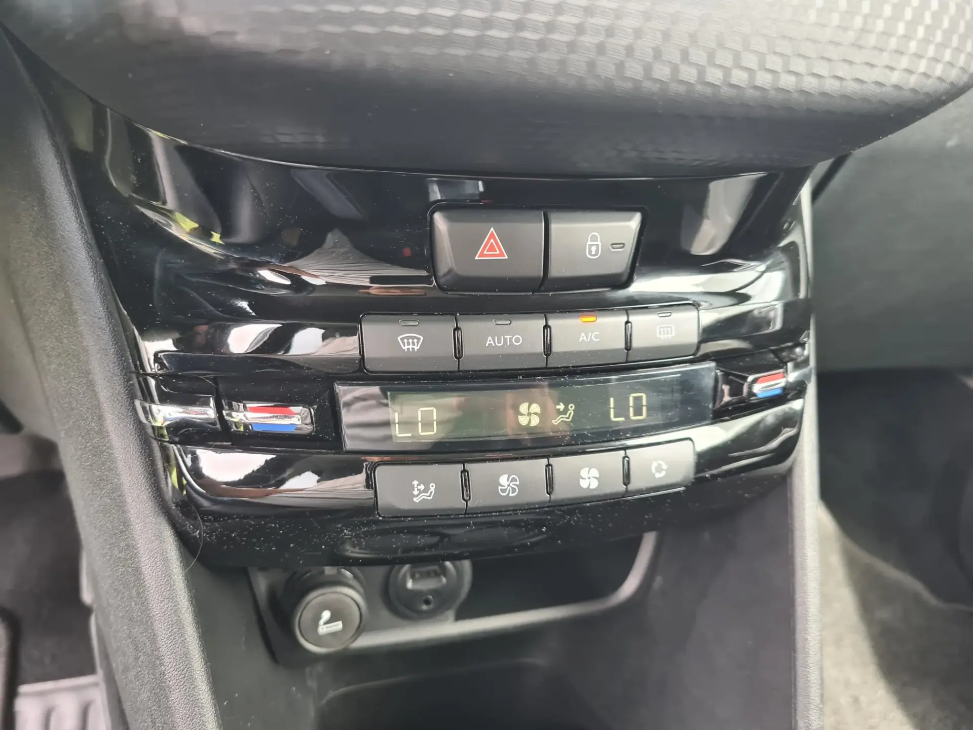 Peugeot 2008 1.6 BlueHDi Allure 11