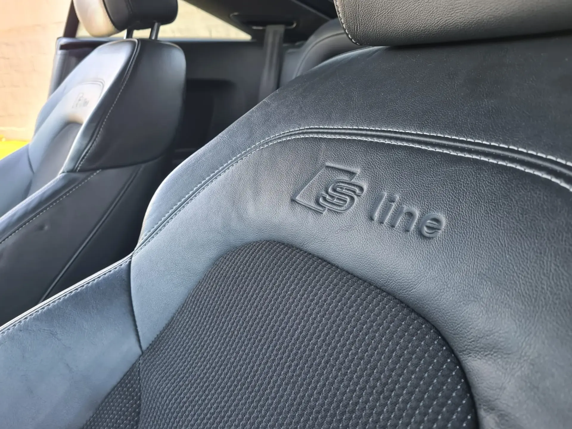 Audi TT Coupé 2.0 TDi quattro S-line 11
